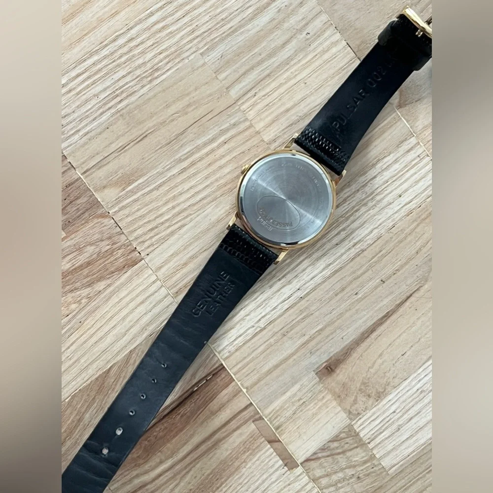 Pulsar New Old Stock Vintage Watch Original Box Round Gray Dial Leather Strap